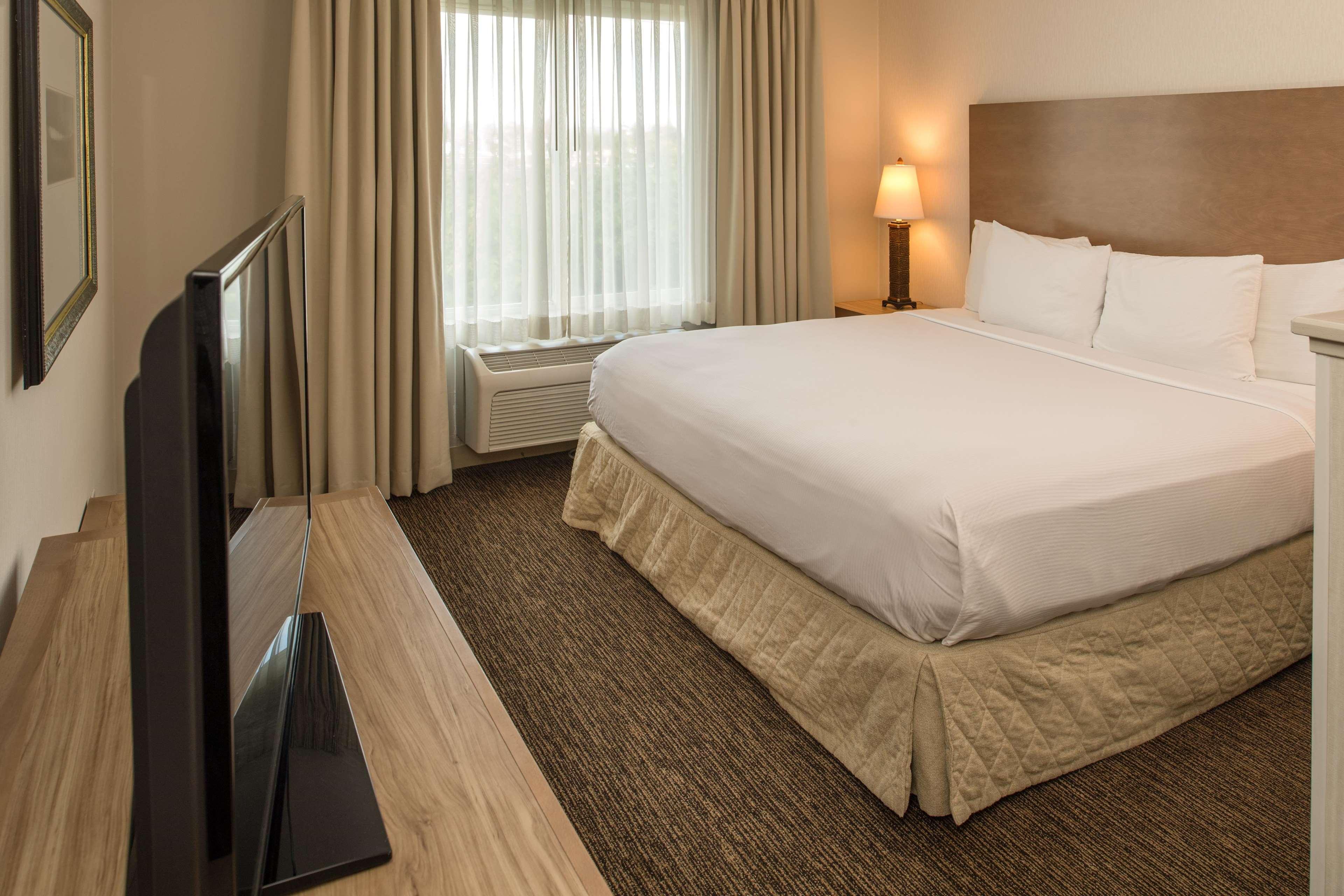 Отель Doubletree By Hilton North Сейлем Экстерьер фото