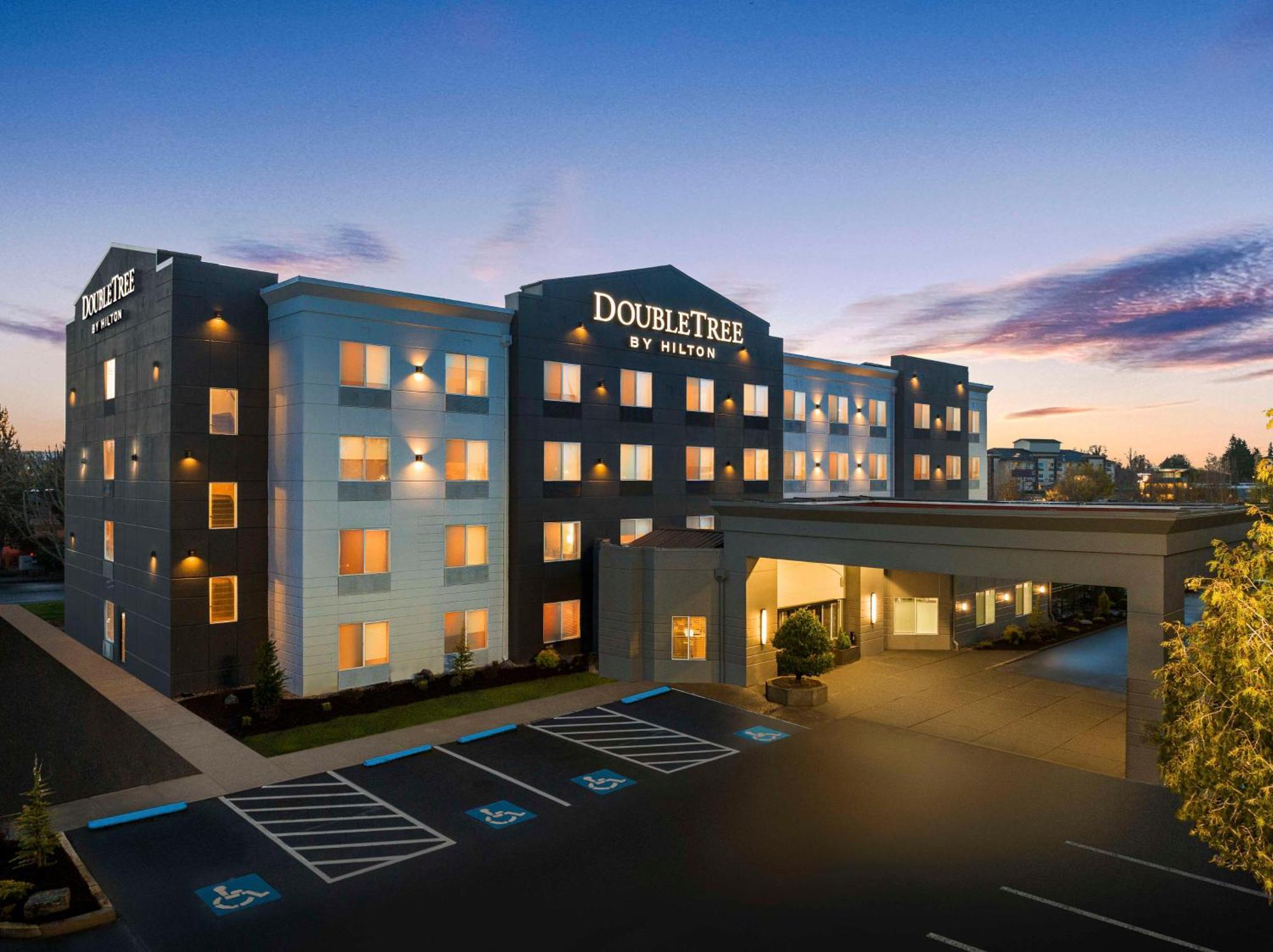 Отель Doubletree By Hilton North Сейлем Экстерьер фото