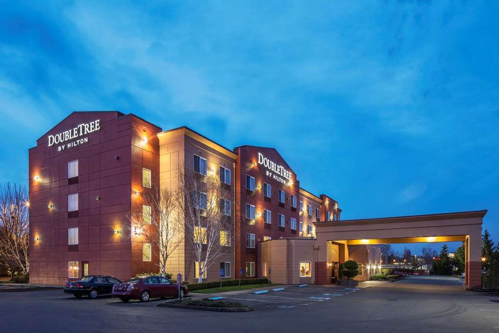 Отель Doubletree By Hilton North Сейлем Экстерьер фото